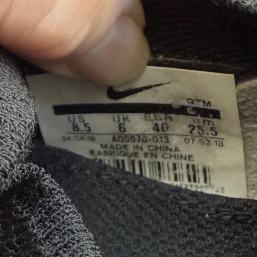 Nike Epic React Women’s Size 8.5 Running Shoes Black Gold Mesh Sneakers VGUC - Picture 10 of 10